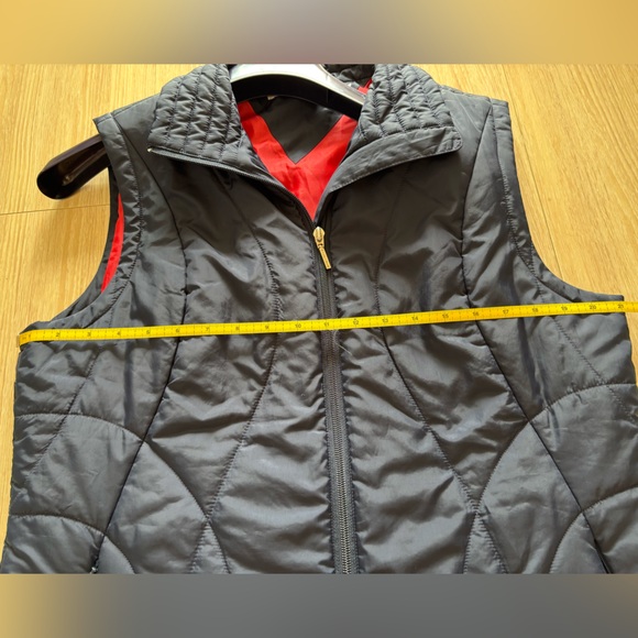 TOMMY HILFIGER 21” PTP Quilted Puffer Vest, Navy and Red, Size XL. - Picture 9 of 10